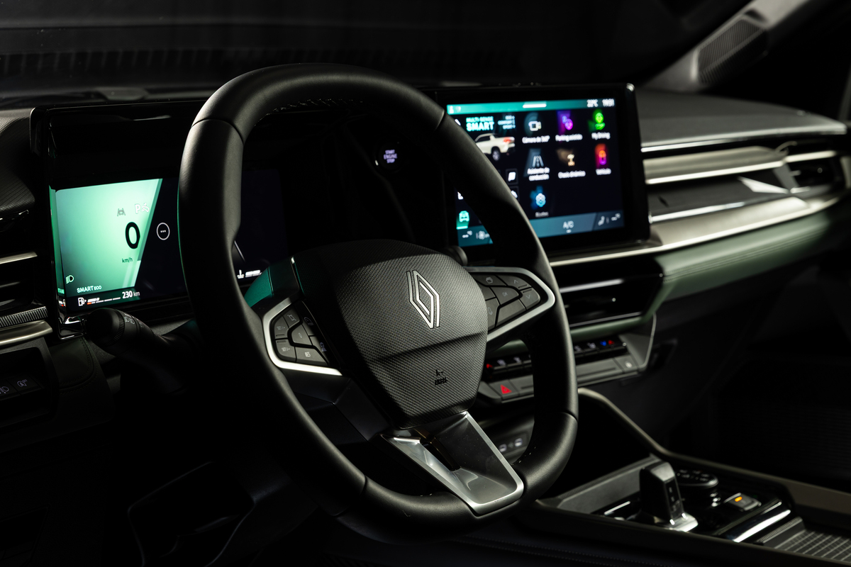 Posto de condução da Renault Niagara reúne volante multifuncional, painel digital e multimídia. Foto: divulgação/Renault
