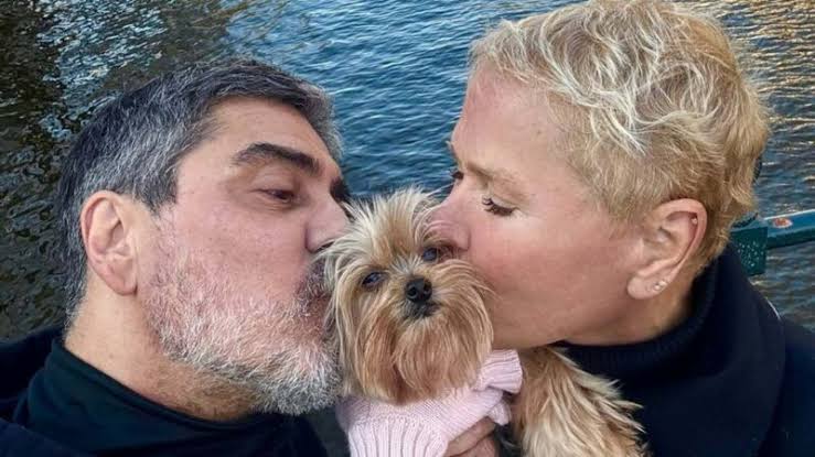 Cachorra Doralice com Xuxa e Junno Andrade. Foto: Reprodução Instagram