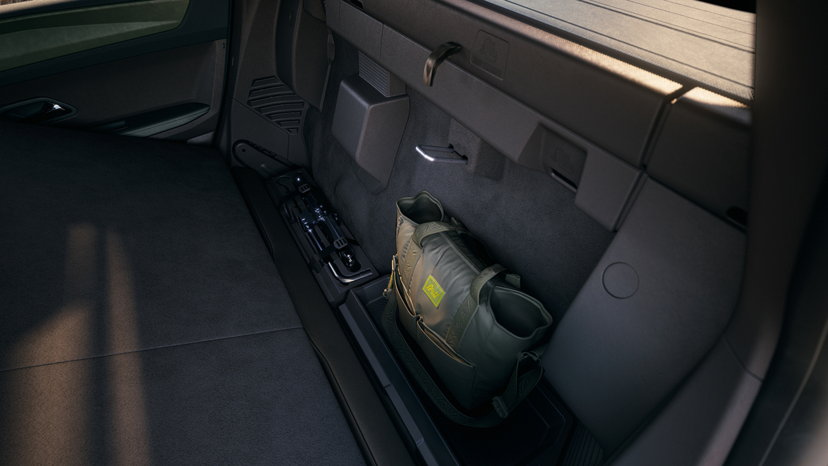 Compartimentos na parte traseira da cabine ampliam o espaço para objetos e pequenos volumes. Foto: divulgação/Renault