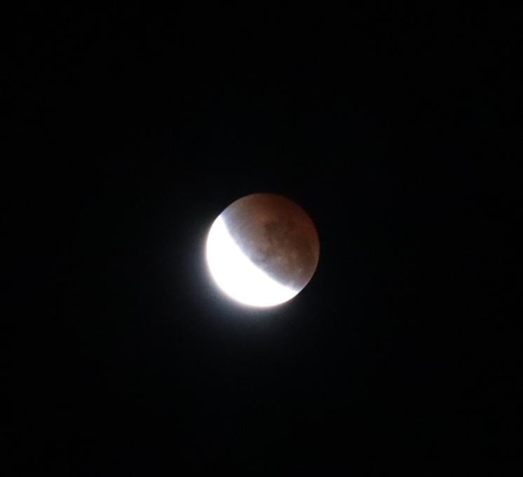 Lua durante eclipse lunar. Foto: PH Lopes/iG