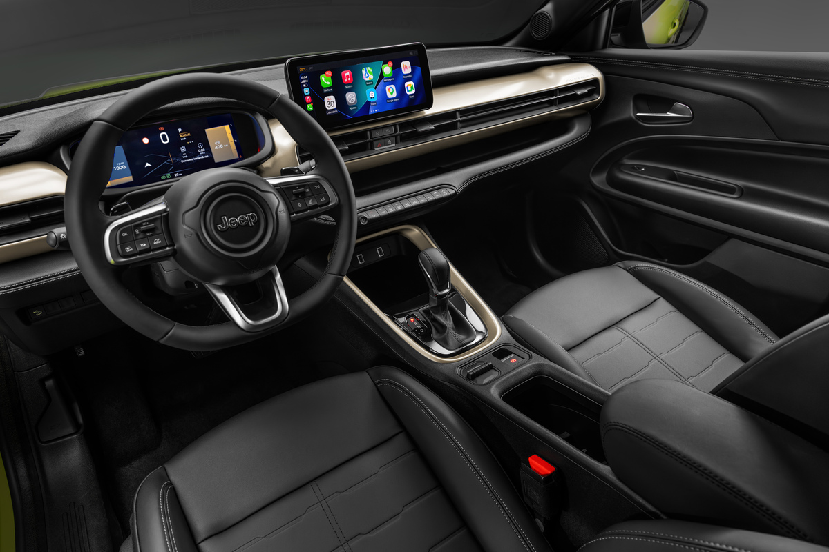 Avenger Limited tem painel digital de 10,25 polegadas, multimídia de 10 polegadas e câmera 360°.. Foto: Divulgação/Jeep