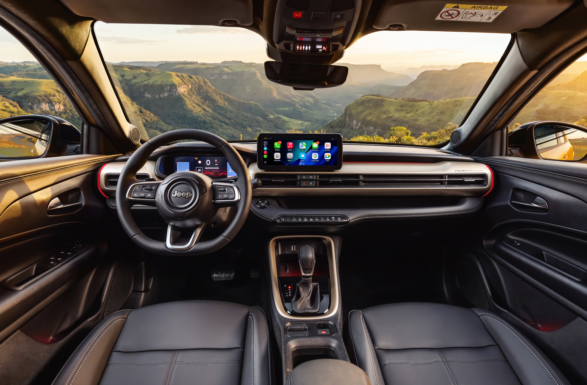 Avenger Limited concentra o pacote mais completo de tecnologia e assistência à condução da gama.. Foto: Divulgação/Jeep