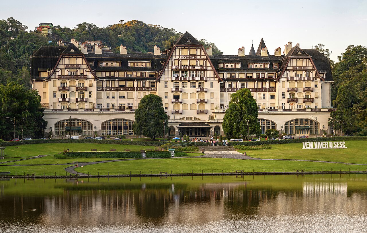 Palácio Quitandinha - Antigo hotel Cassino - Petrópolis. Foto: Reprodução Wikimídia