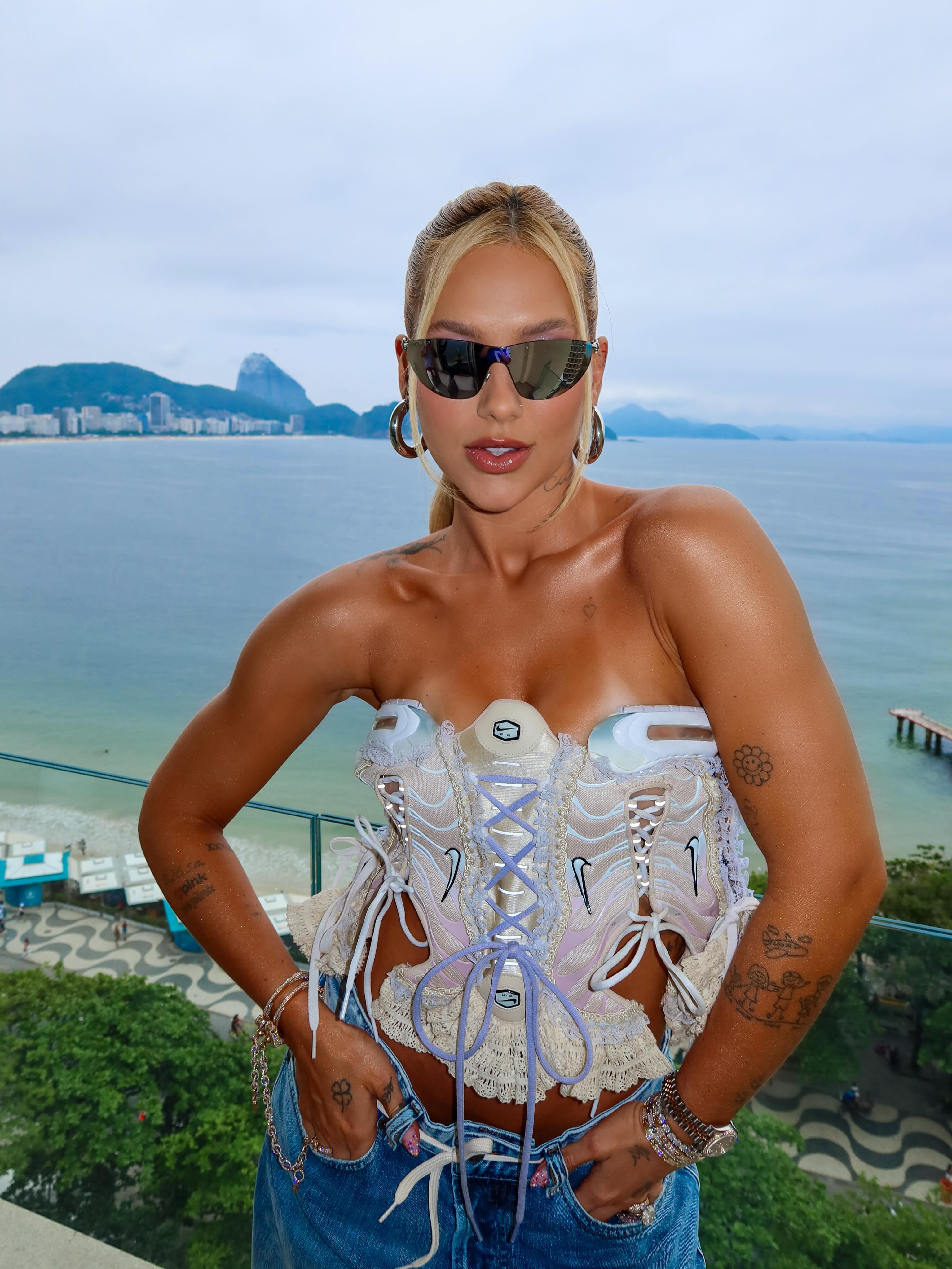 Virginia Fonseca aposta em corset de chuteiras para prestigiar jogo da NFL no Rio de Janeiro.. Foto: Reprodução/Instagram