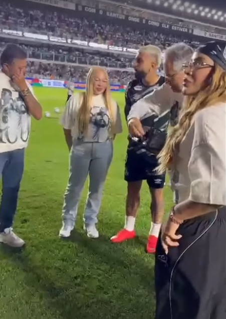 Rafaella Santos acompanha homenagem a Gabigol após ter sido hostilizada por torcida do Mirassol.. Foto: Reprodução/Instagram/@gabigol