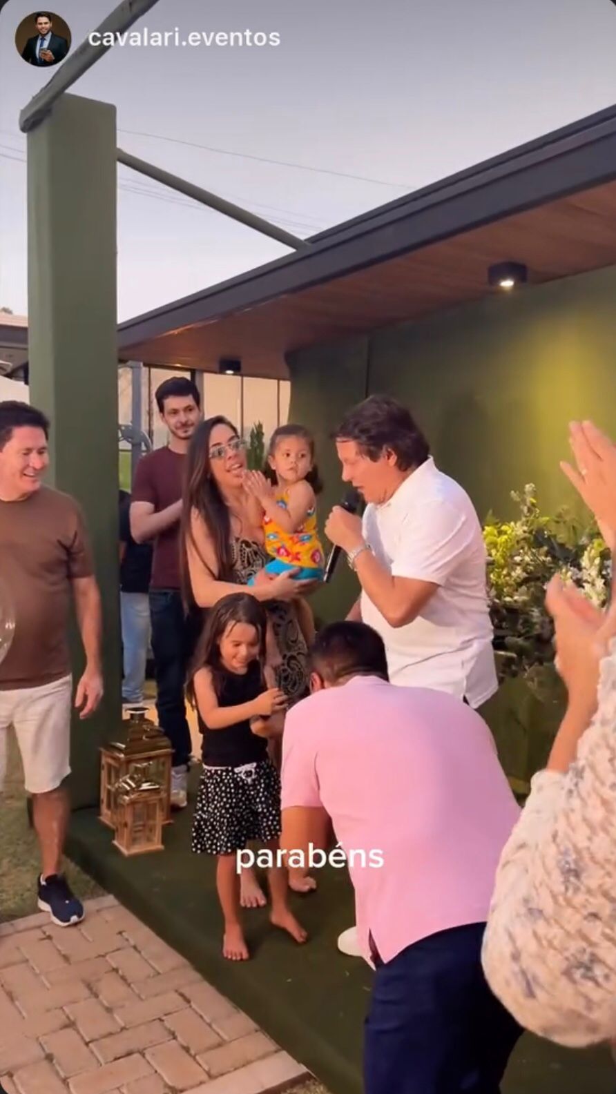 Giovani e nova namorada. Foto: Instagram