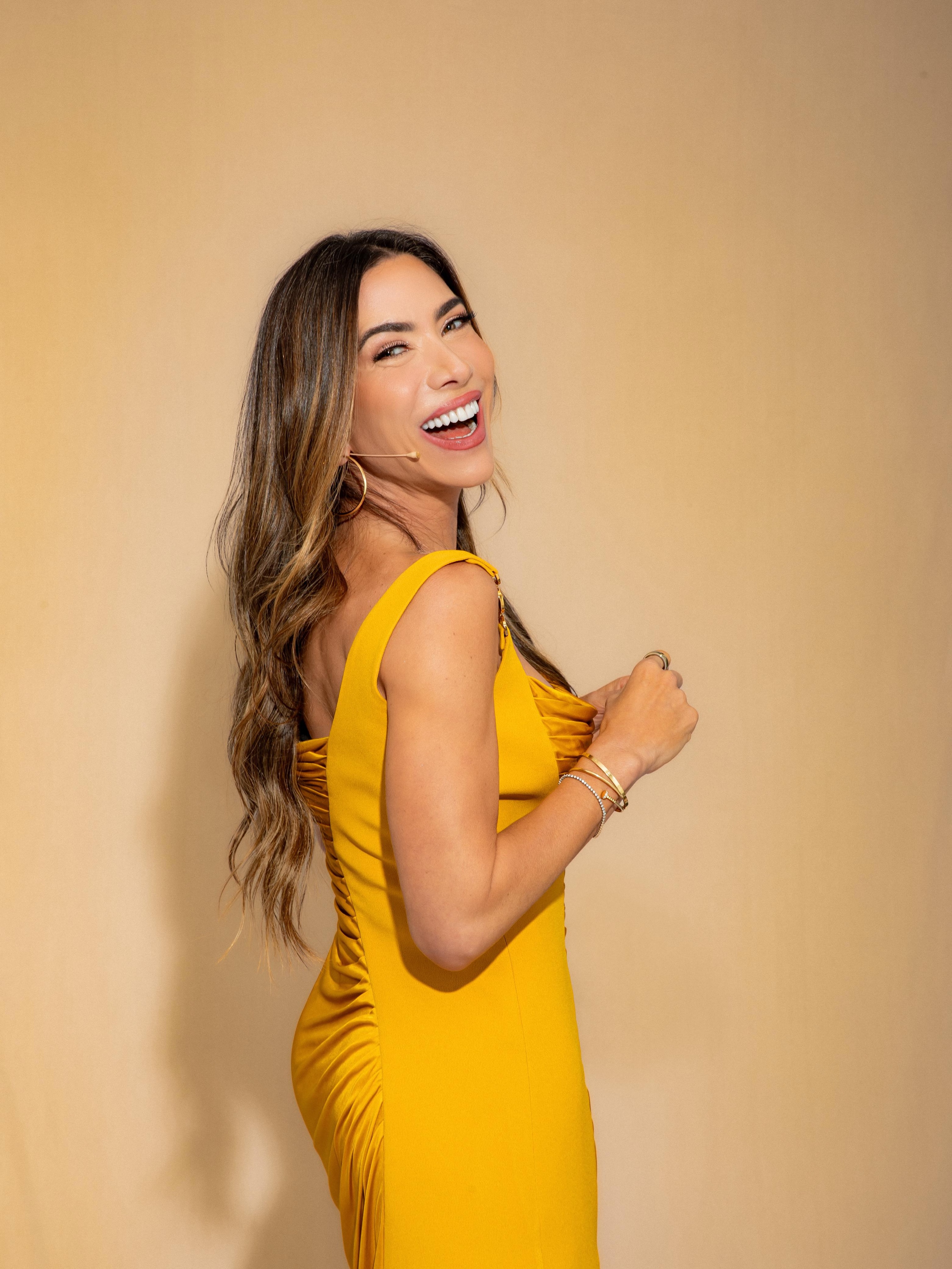 Thalia posa de biquíni e recebe convite  de Patrícia Abravanel. Foto: Reprodução/Instagram/@thalia