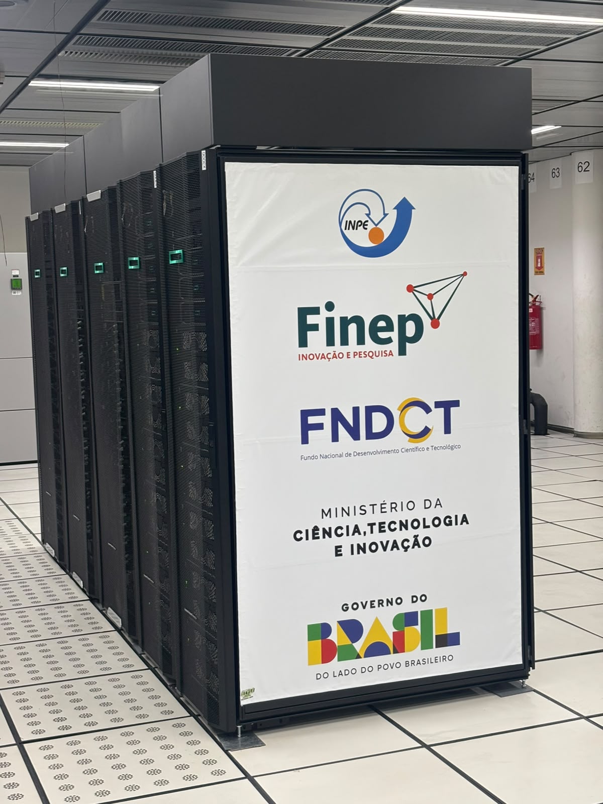 Serviço de Supercomputação (Sesup) - Inpe. Foto: Pedro Boaventura/iG