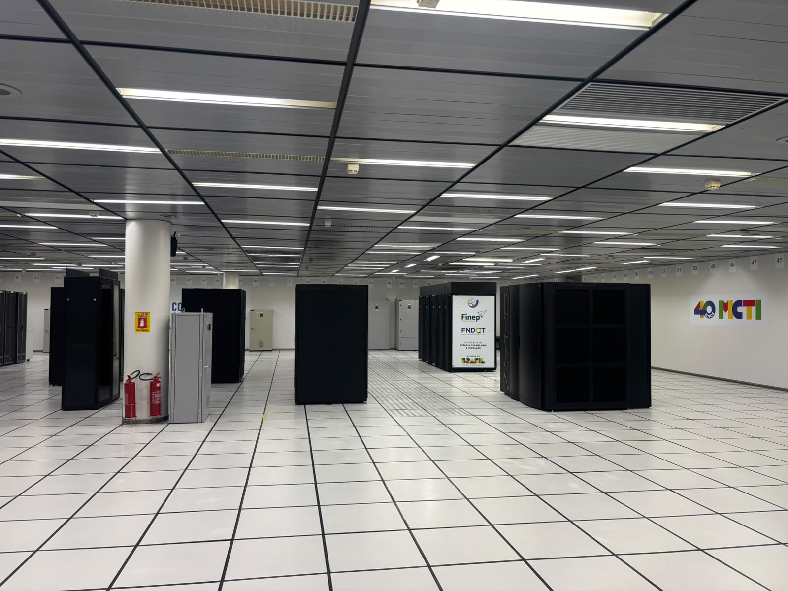 Serviço de Supercomputação (Sesup) - Inpe. Foto: Pedro Boaventura/iG