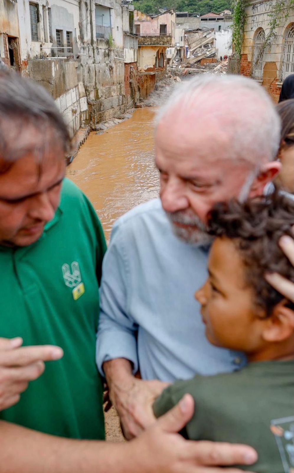 Lula visita áreas afetadas pelas chuvas no município de Ubá, Minas Gerais. Foto: Reprodução/Instagram