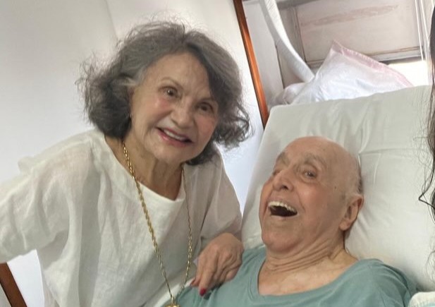 Rosamaria Murtinho atualiza estado de saúde de Mauro Mendonça após foto preocupar fãs.. Foto: Reprodução/Instagram/@roseiramur