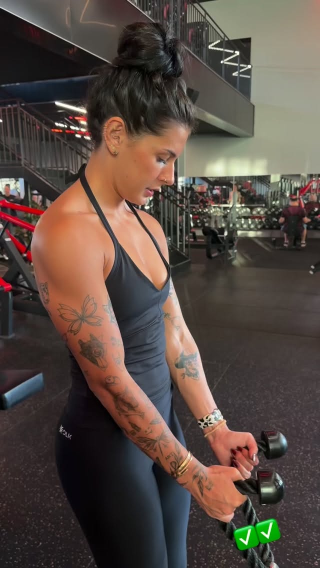 Ana Castela chama atenção ao exibir shape definido. Foto: Reprodução/Instagram/@anacastelacantora