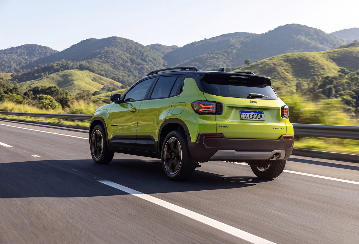 Avenger combina dimensões compactas com ângulo de entrada de 22° e saída de até 33,9°.. Foto: Divulgação/Jeep