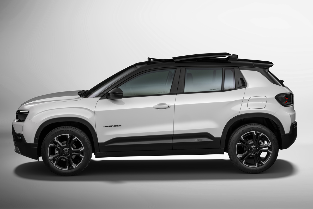 Jeep Avenger Limited pode receber teto solar elétrico como equipamento opcional.. Foto: Divulgação/Jeep