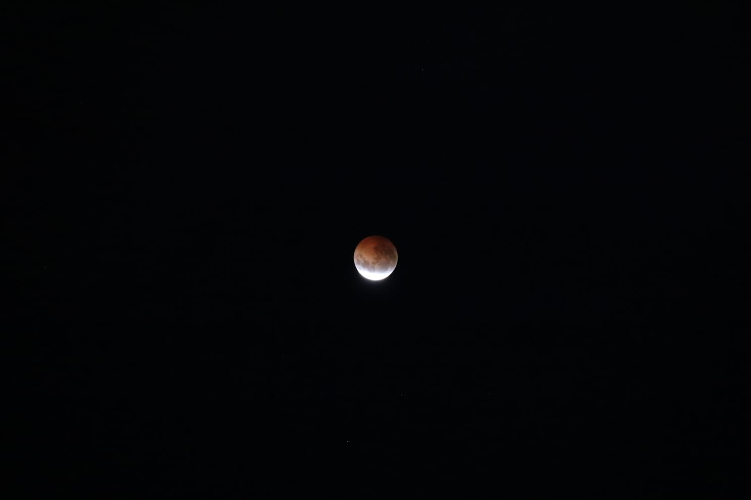 Lua durante eclipse lunar. Foto: PH Lopes/iG