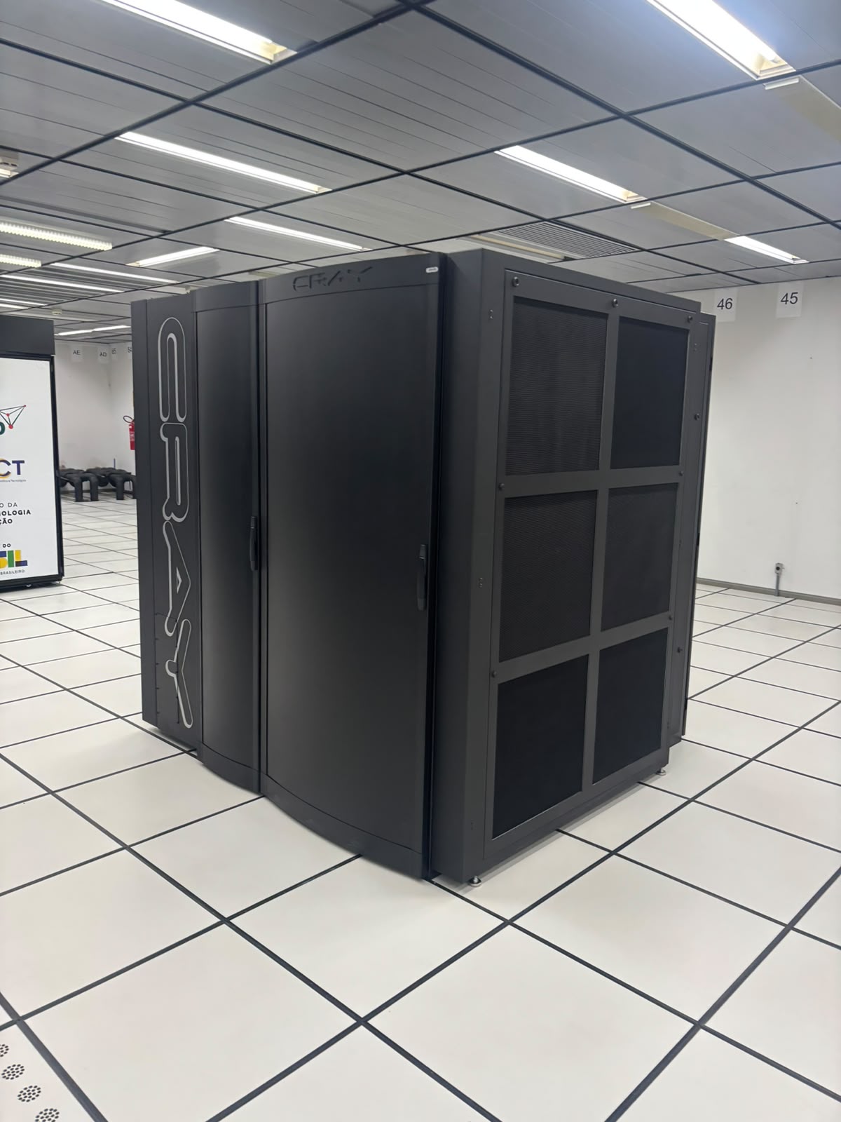 Serviço de Supercomputação (Sesup) - Inpe. Foto: Pedro Boaventura/iG
