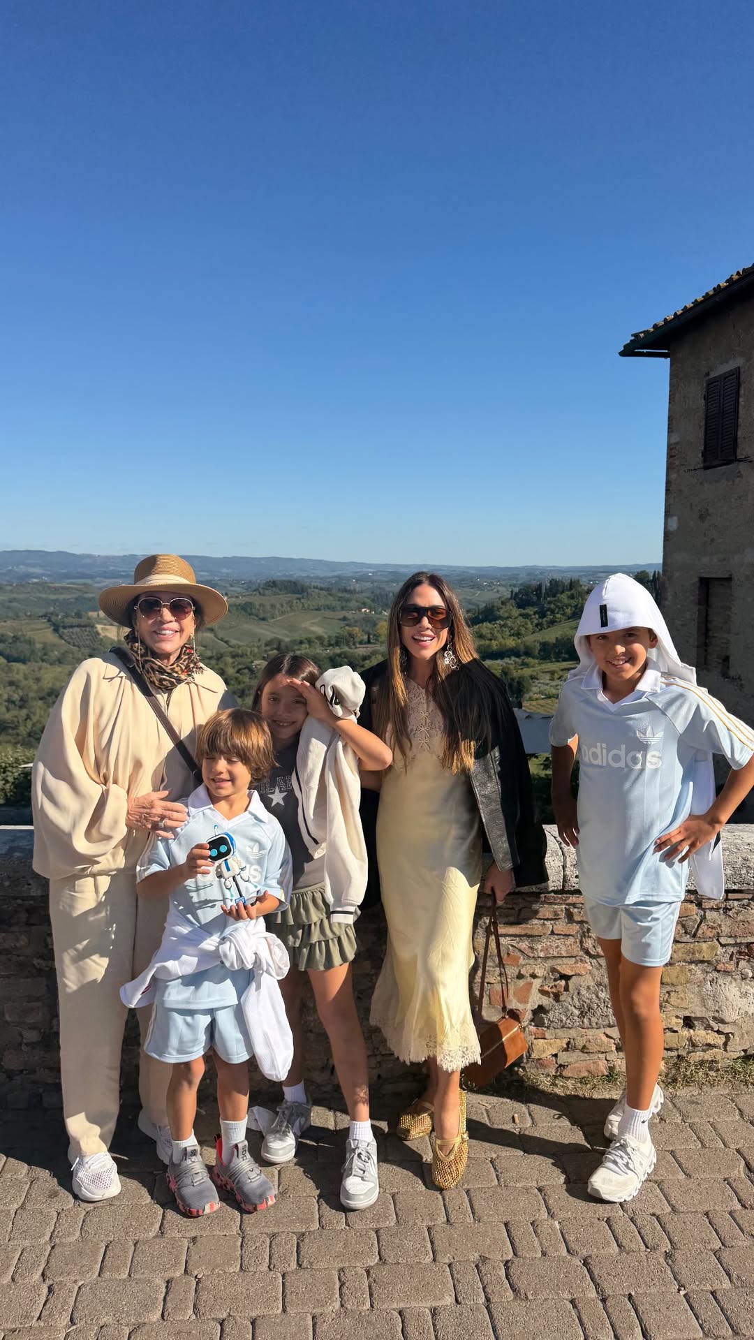 Patrícia Abravanel viaja só com os filhos e posa sem aliança. Foto: Reprodução/Instagram