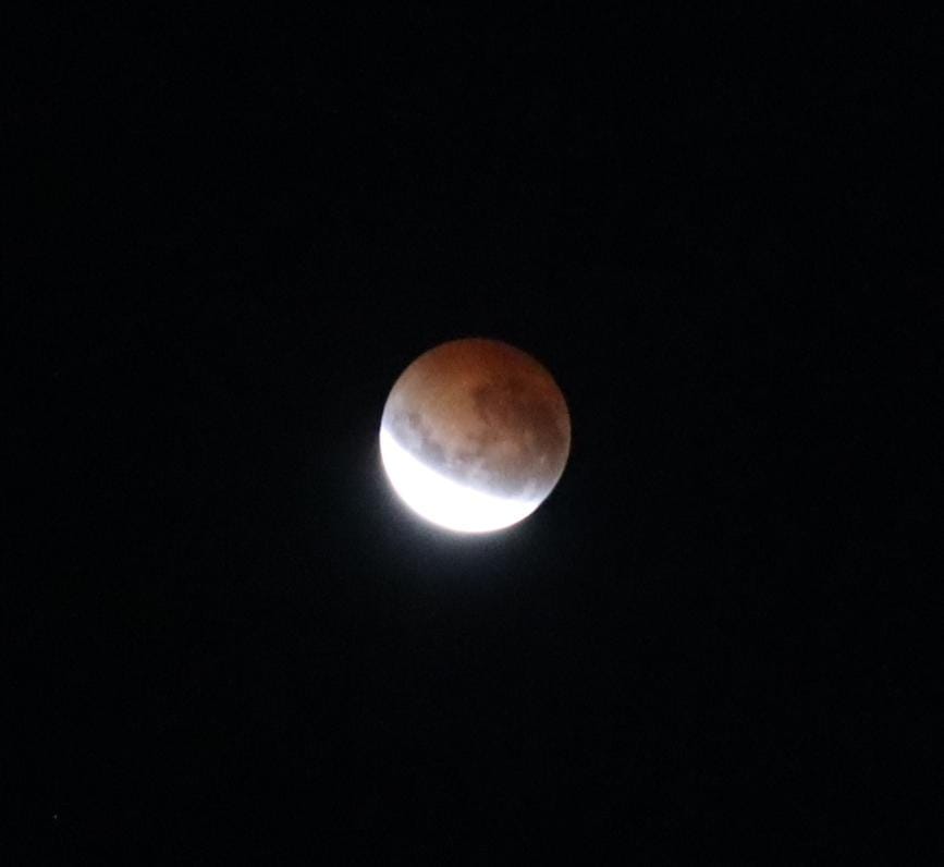 Lua durante eclipse lunar. Foto: PH Lopes/iG