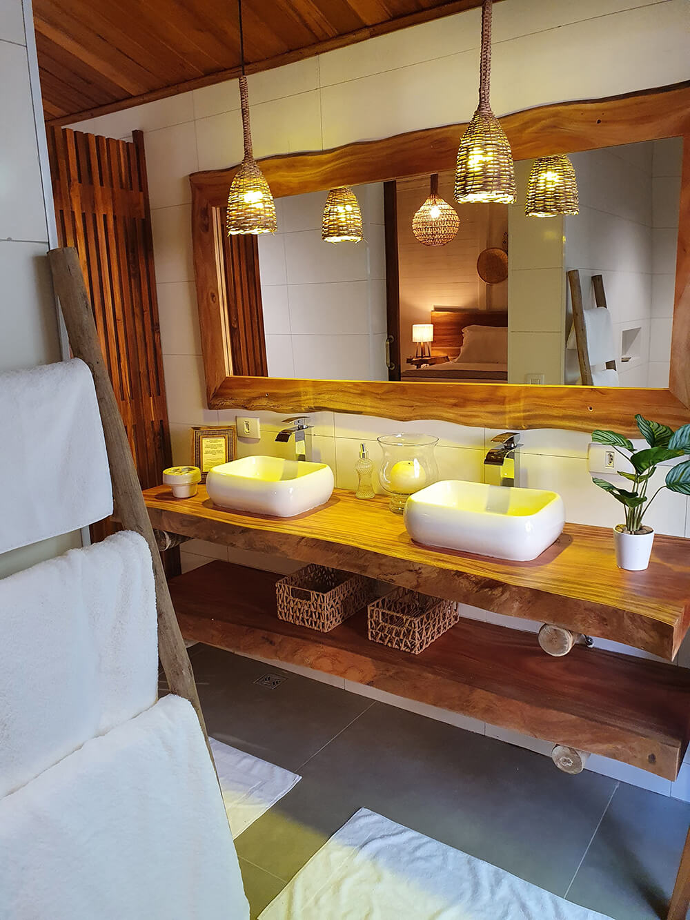 Um dos banheiros da acomodação do Rio Azul Jungle Lodge - Novo Progresso (PA). Foto: Divulgação: Rio Azul Jungle Lodge