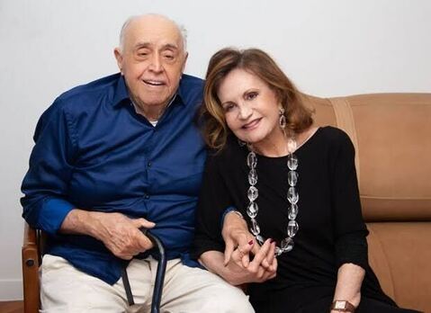 Rosamaria Murtinho atualiza estado de saúde de Mauro Mendonça após foto preocupar fãs.. Foto: Foto: Reprodução