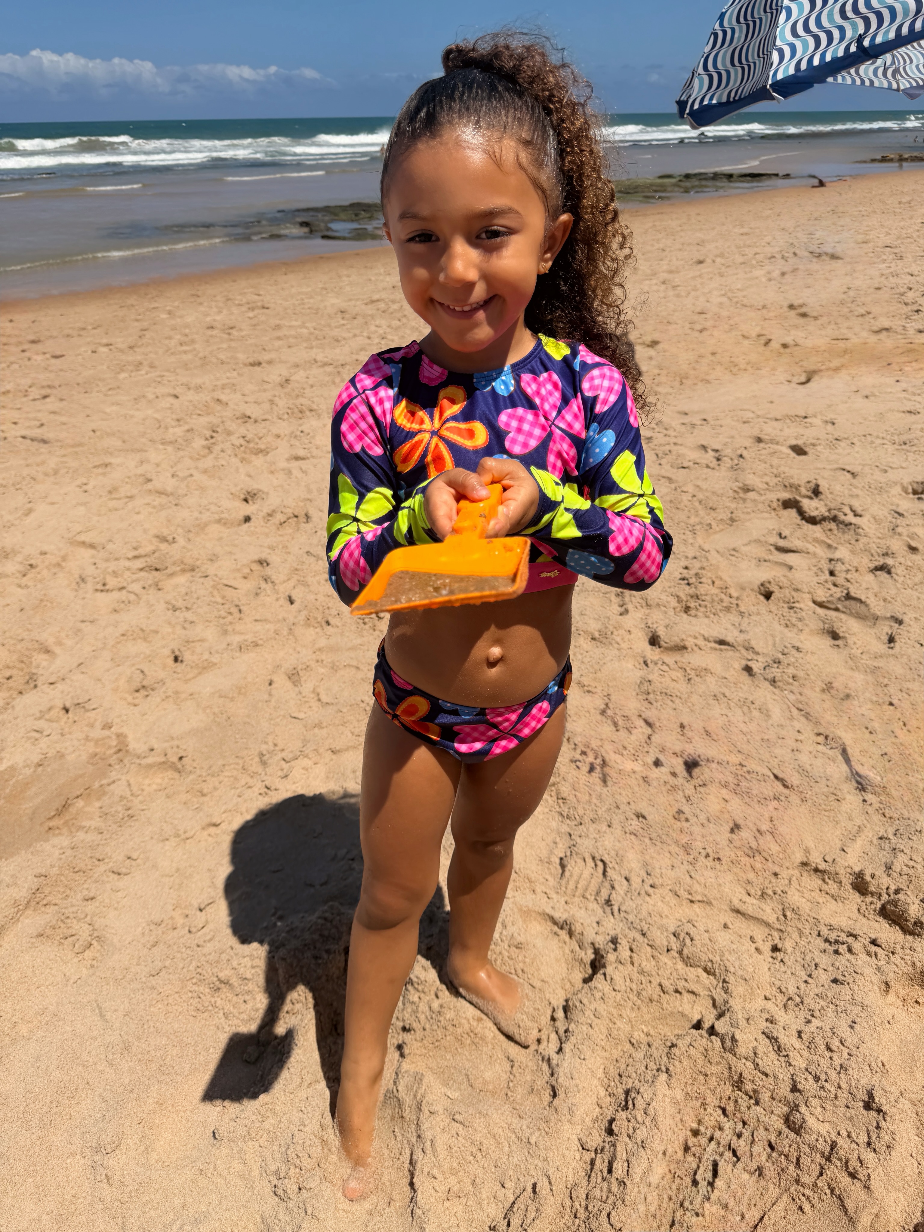 Lore Improta exibe corpão em dia de praia com os filhos, amigos e familiares.. Foto: Reprodução/Instagram/@loreimprota