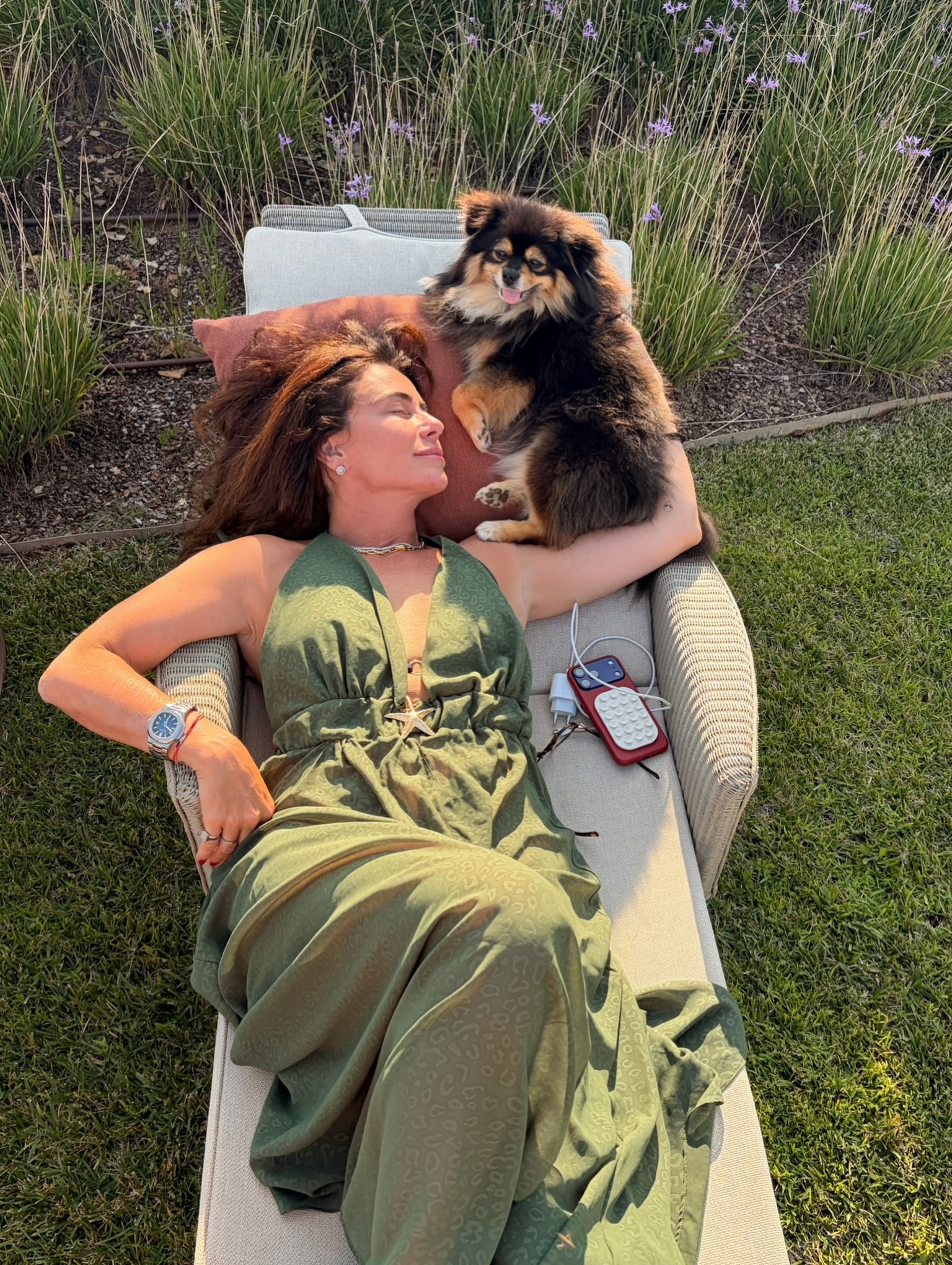 Giovanna Anttonelli posa de biquíni ao lado de cachorros.. Foto: Reprodução/Instagram