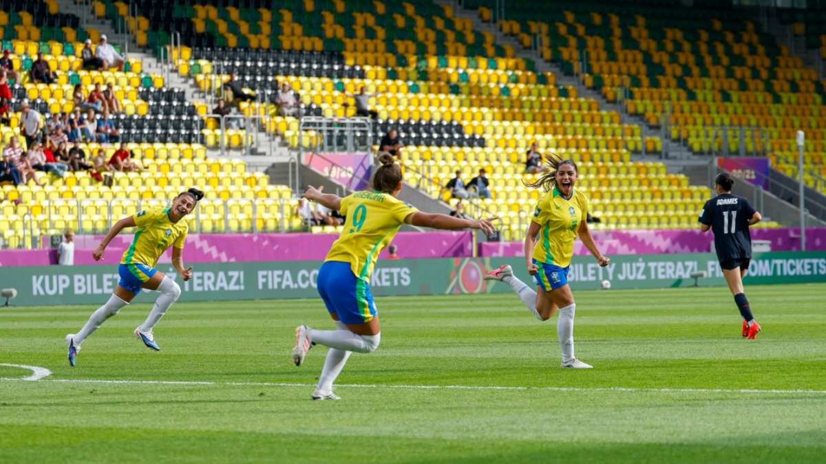 Brasil%20avan%C3%A7a%20%C3%A0s%20quartas%20nos%20p%C3%AAnaltis