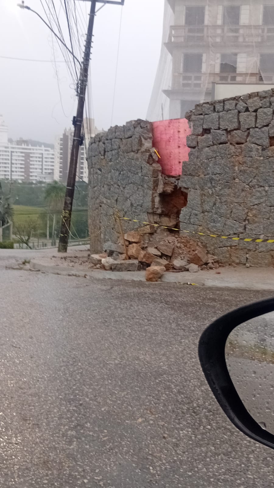 Queda de Muro em Palhoça (SC). Foto: Divulgação/Defesa Civil