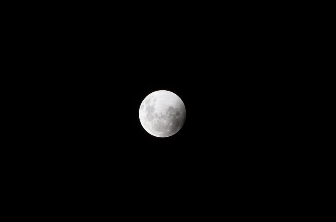 Lua antes do eclipse lunar. Foto: PH Lopes/iG