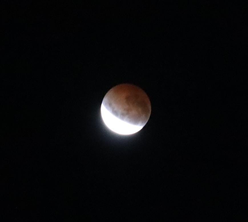 Lua durante eclipse lunar. Foto: PH Lopes/iG