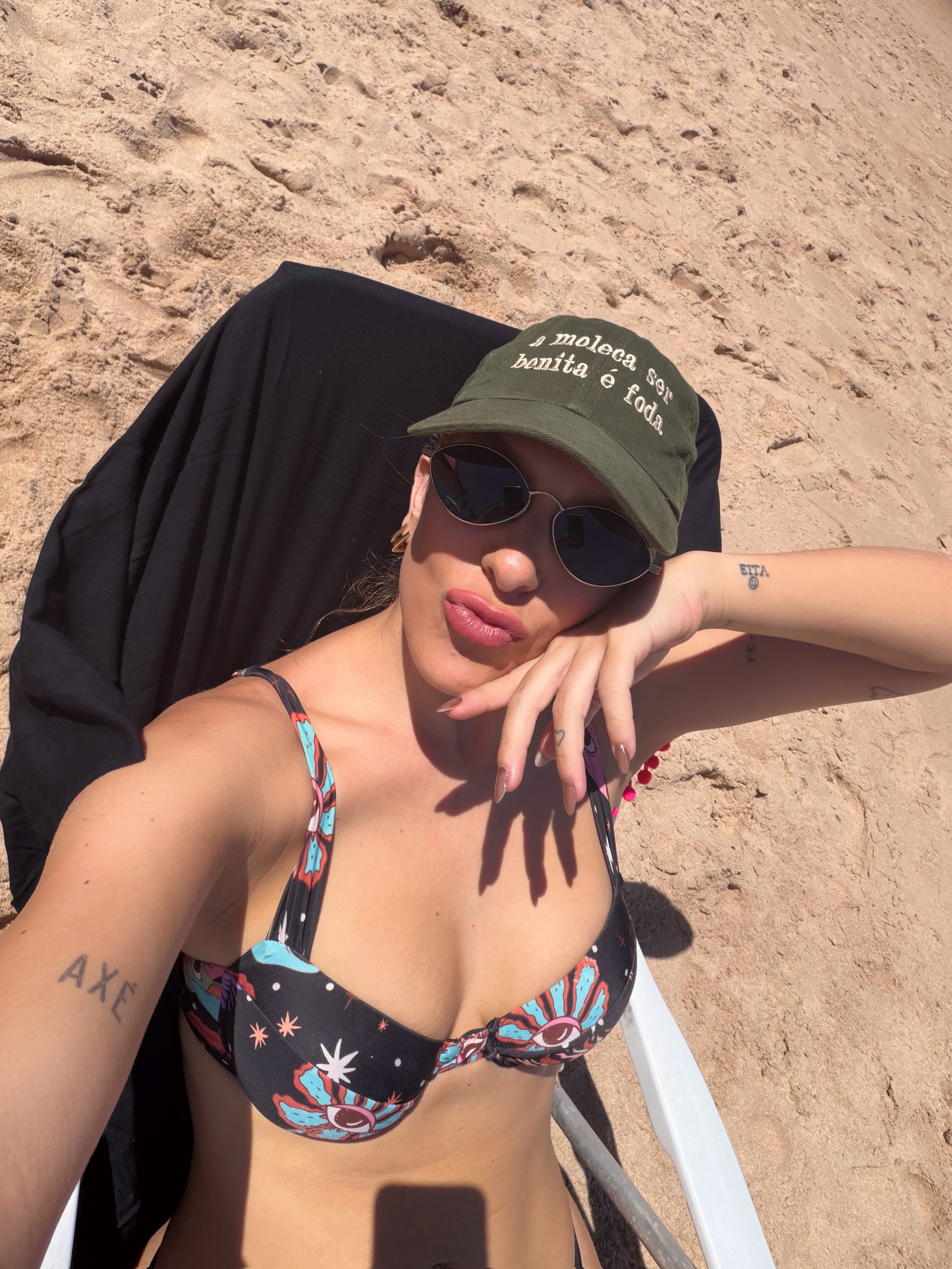 Lore Improta exibe corpão em dia de praia com os filhos, amigos e familiares.. Foto: Reprodução/Instagram/@loreimprota