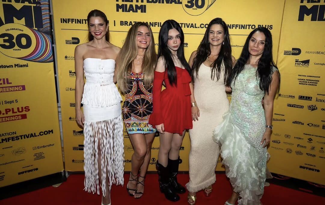 Elenco de "Deixe-me Viver" participa de première em Miami.. Foto: Reprodução/Instagram/@walthermac