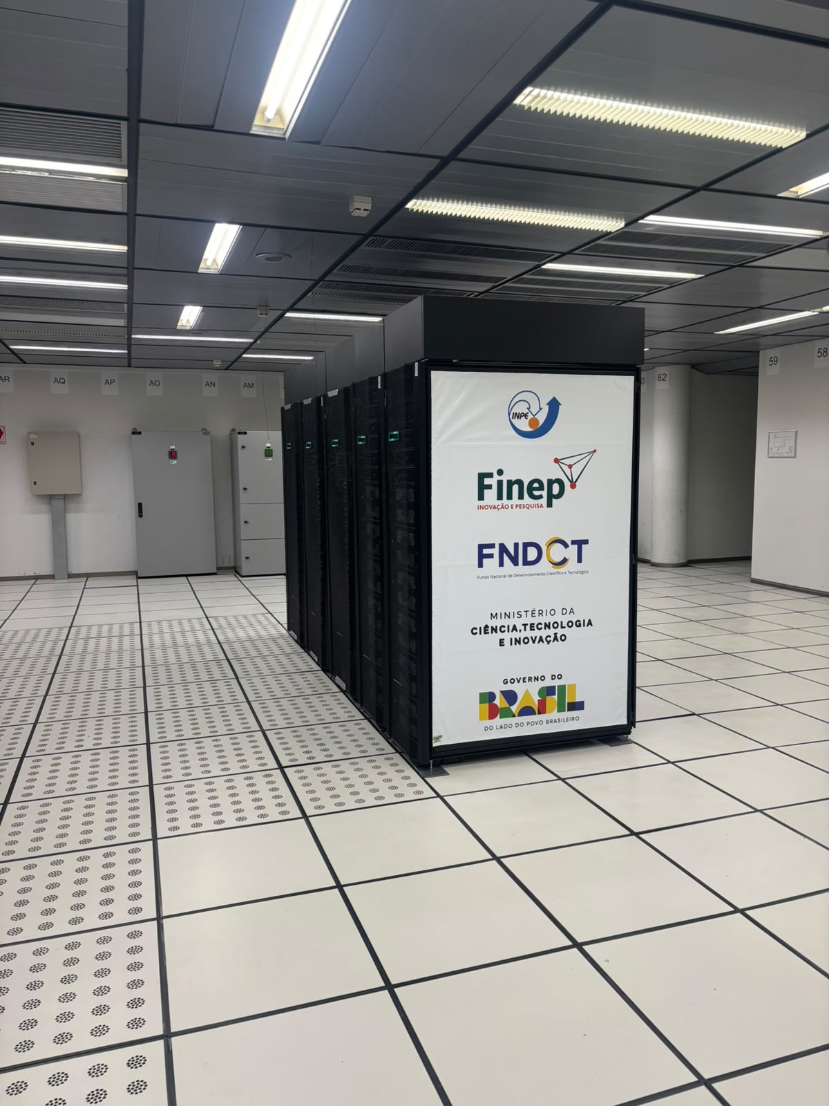 Serviço de Supercomputação (Sesup) - Inpe. Foto: Pedro Boaventura/iG