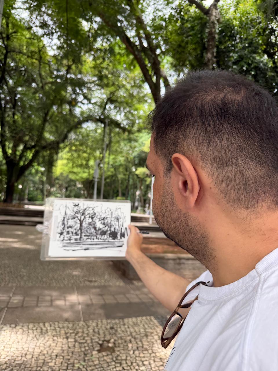 Artista José Petrillo desenhando cidade. Foto: Petrillo