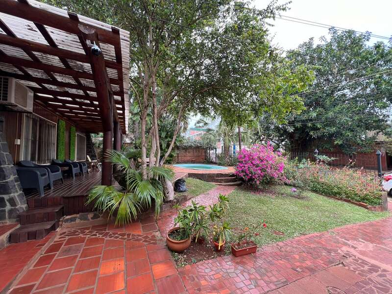 Hostel anuncia vaga de voluntariado em Puerto Iguazú, na Argentina. Foto: Reprodução: Work Away