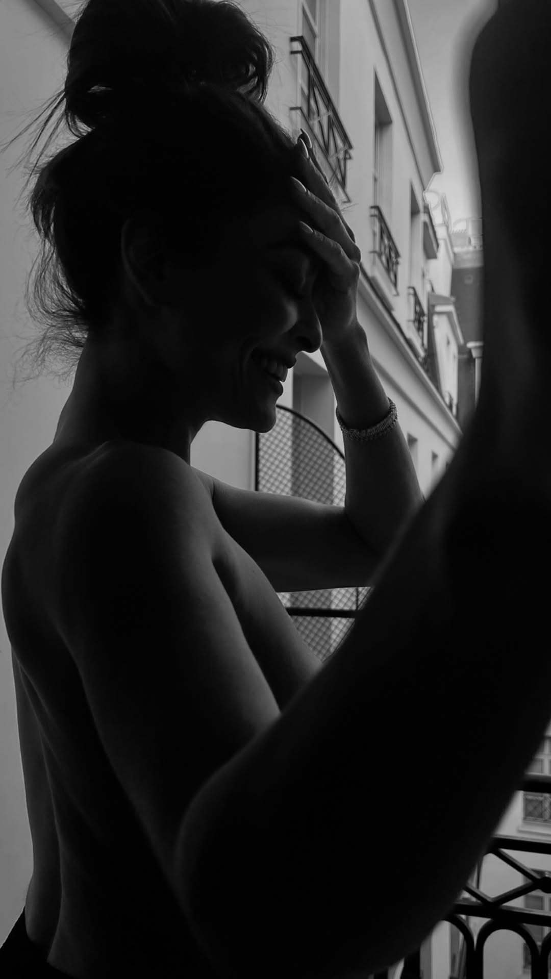 Juliana Paes posa de topless após aula de pilates e encanta seguidores.. Foto: Reprodução/Instagram/@julianapaes