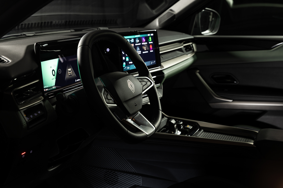 Cockpit da Niagara traz painel digital e central multimídia integrados ao desenho da cabine. Foto: divulgação/Renault