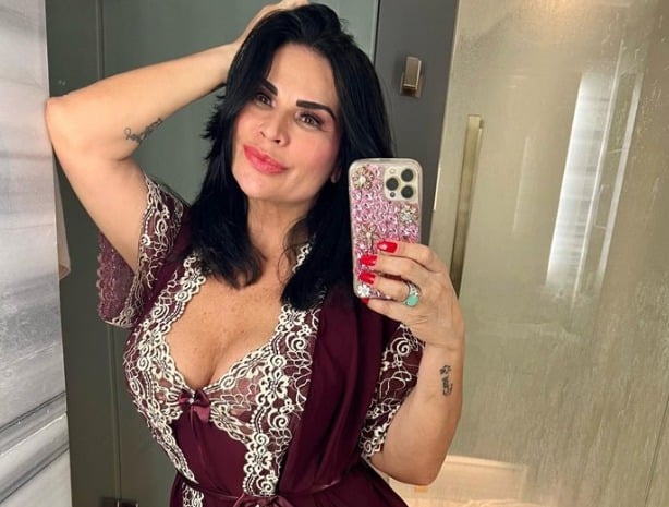 Solange Gomes surpreende web ao resgatar registro sensual de 1996. Foto: Reprodução