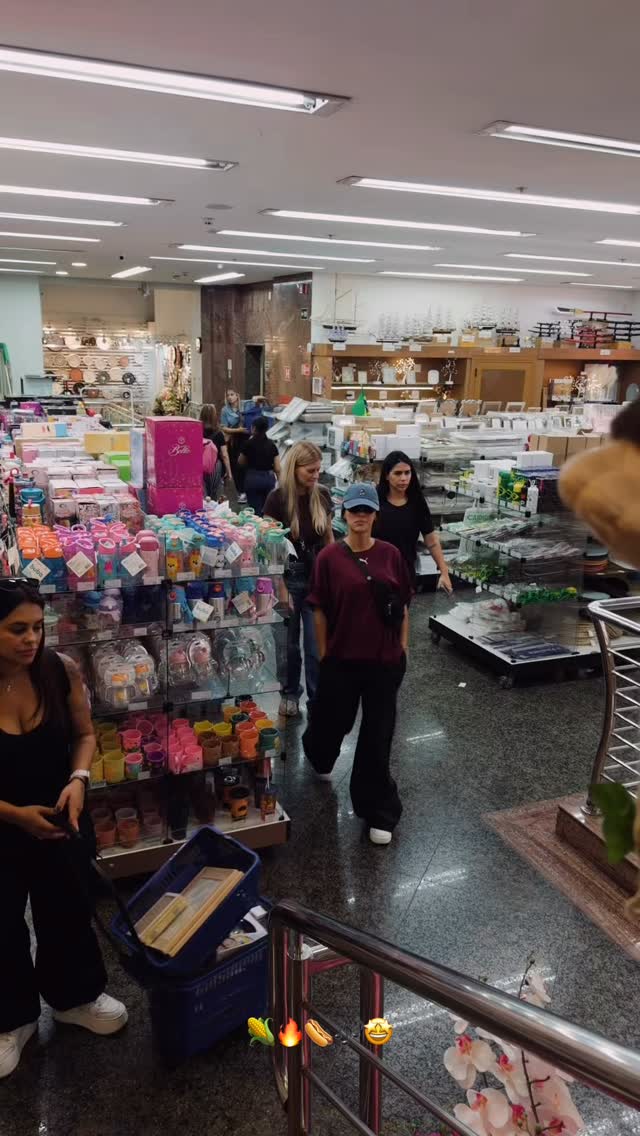 Bruna Biancardi usa disfarce para fazer compras na 25 de Março. Foto: Reprodução/Instagram/@brunabiancardi