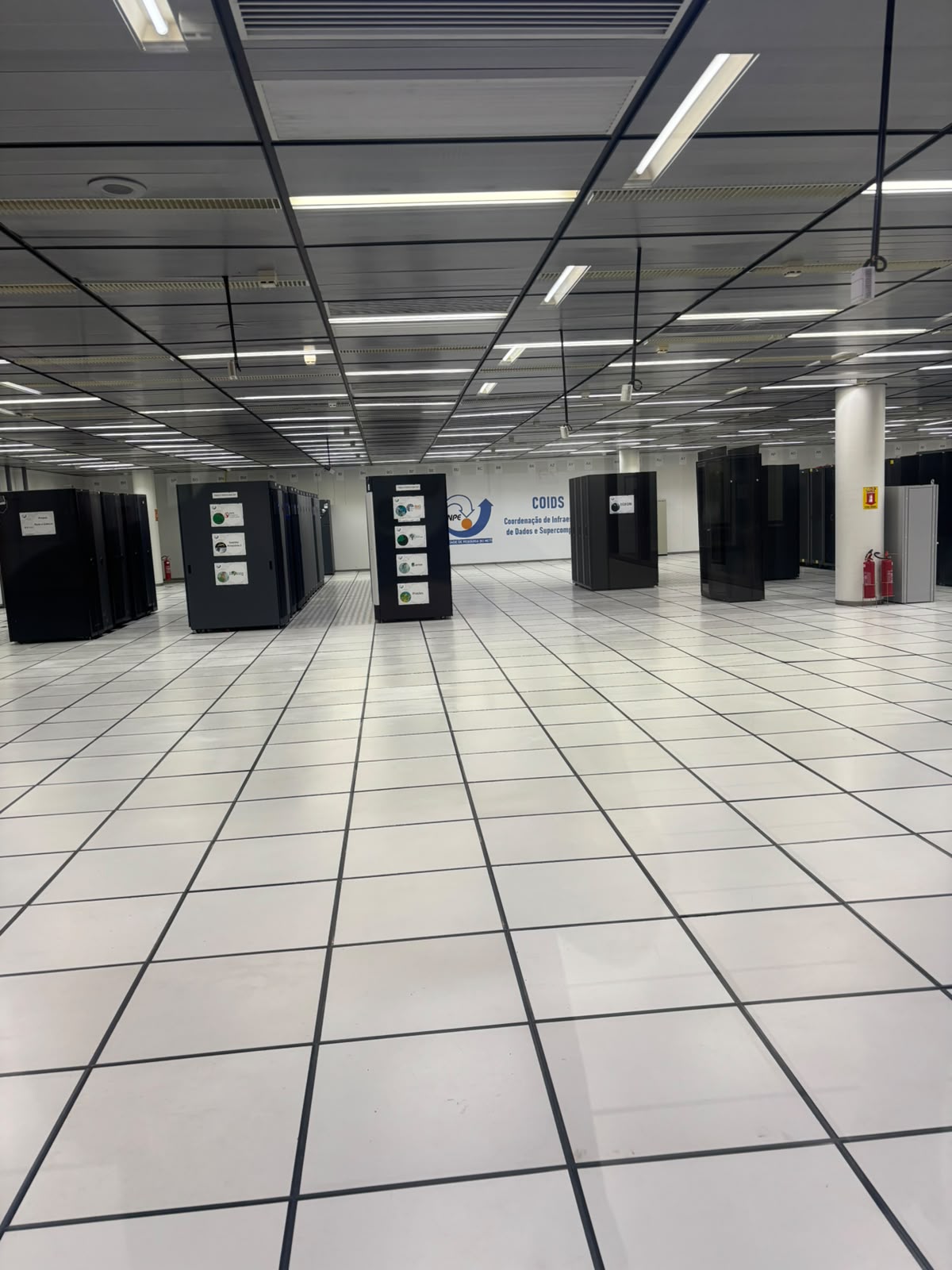 Serviço de Supercomputação (Sesup) - Inpe. Foto: Pedro Boaventura/iG