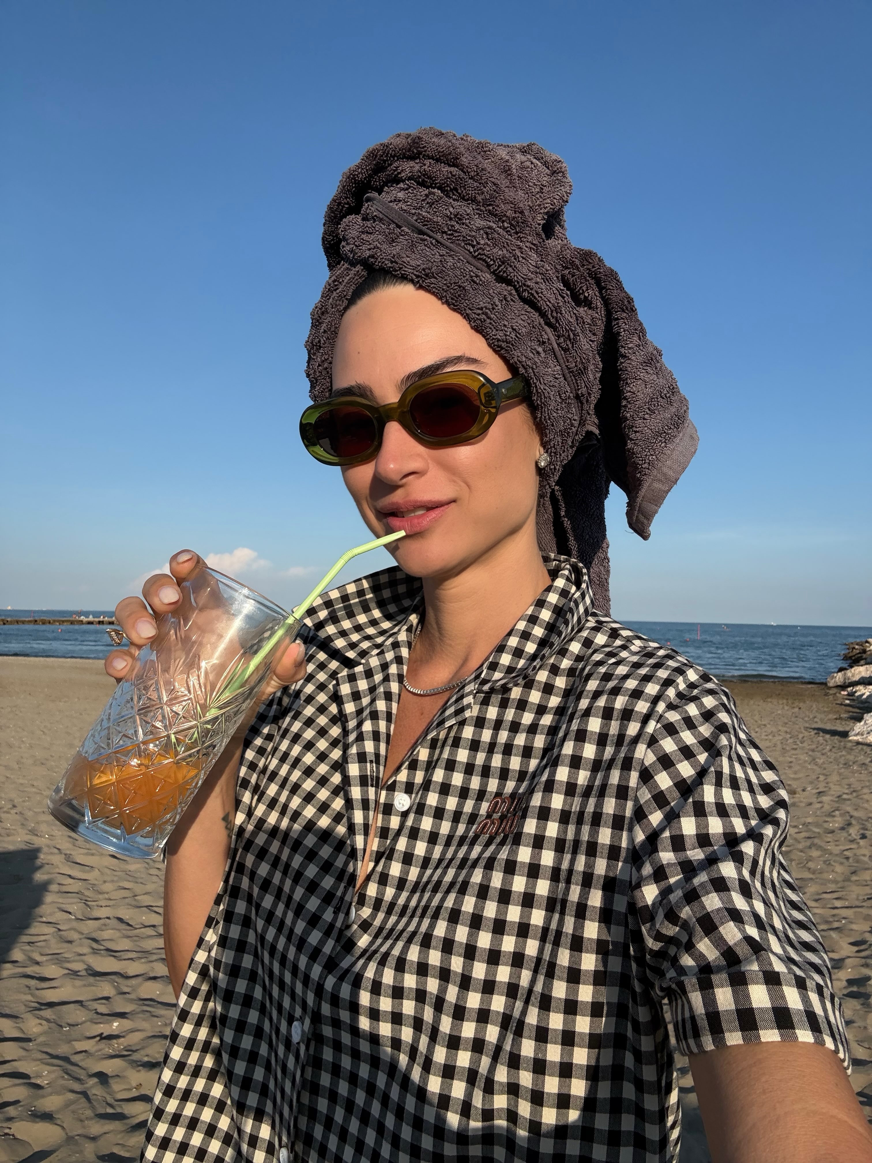 Thaila Ayala curte praia na Itália e compartilha cliques de biquíni.. Foto: Reprodução/Instagram/@thailaayala